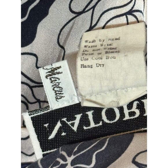 Natori Floral Print Long Sleeve Silky Multicolored Pocketed Robe With Belt - Picture 15 of 16